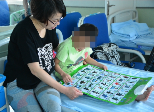 智障孩子渴望上学,爱心助力暖人心_成都西南儿童医院