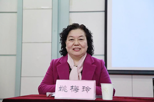 　河南省妇幼保健协会儿童发育行为专业委员会发起人姚梅玲教授介绍专委会筹备情况。